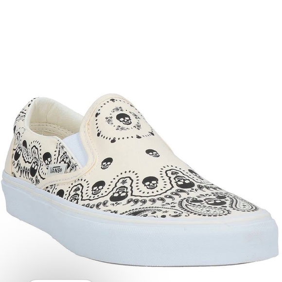 NWT Vans Classic Slip On shoes in black / cream bandana skull skate sneaker - Picture 12 of 13